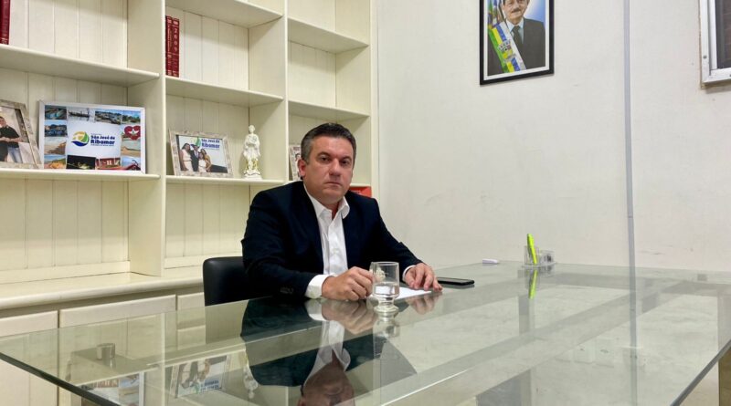 Junior Lago toma posse como prefeito de São José de Ribamar