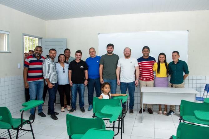 Othelino Neto participa da inauguração de escola em Pedro do Rosário
