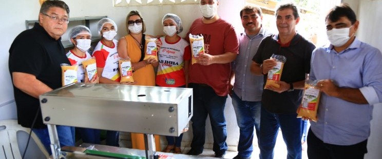 Sistema SAF entrega equipamentos para agroindústria de farinha e recuperação de estrada vicinal em São Domingos do Maranhão