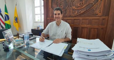Braide assina progressão de mais de 700 professores de São Luís