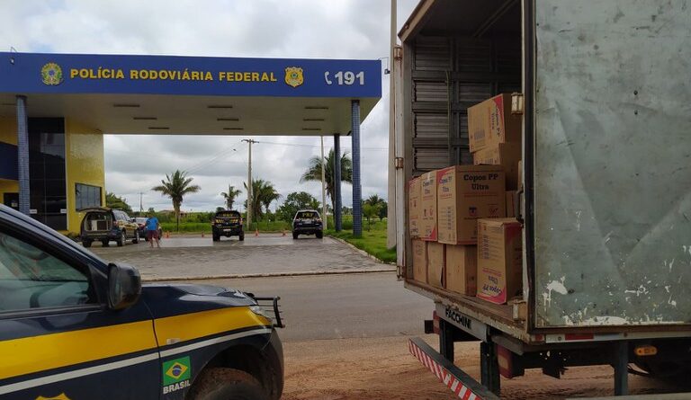 Em Igarapé do Meio, dois caminhões foram fiscalizados em abordagens distintas, ambos transportavam 14 toneladas de areia lavada sem qualquer documentação de transporte.