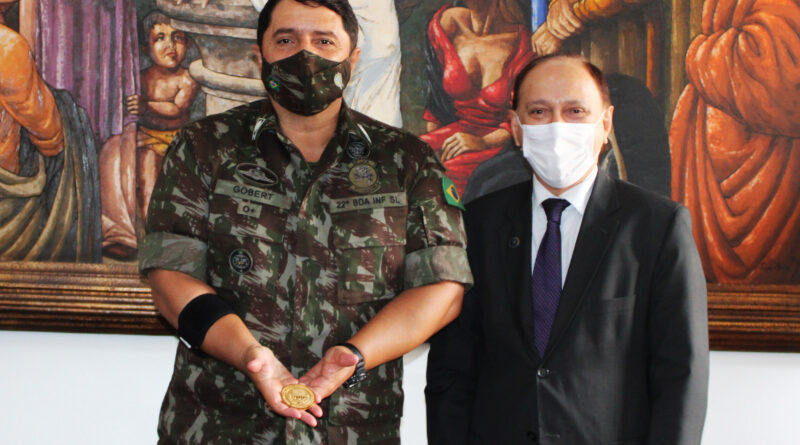 O general da 22ª Brigada de Infantaria de Selva de Macapá agradeceu a gentileza com que foi recebido pelo presidente Lourival Serejo.