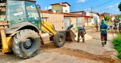 Timon Saneada 2: ruas do bairro Parque Piauí e Boa Vista recebem obras de rede coletora de esgoto