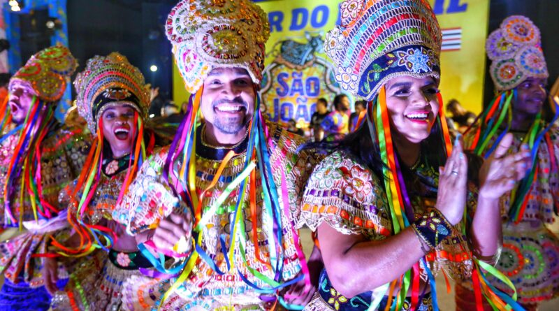 “Pão com Ovo”, Boi de Nina Rodrigues e Cia Barrica encantam plateia do Maranhão de Reencontros no Dia das Mães
