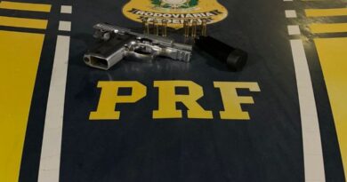 PRF localiza arma de fogo com motorista na BR-230
