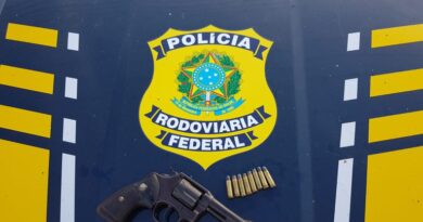Motorista sem porte é flagrado pela PRF com arma de fogo, em Santa Luzia/MA