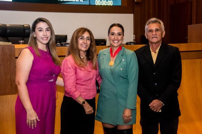 Assembleia concede Medalha do Mérito Legislativo 'Maria Aragão' à empresária Karollyn Furtado Barros