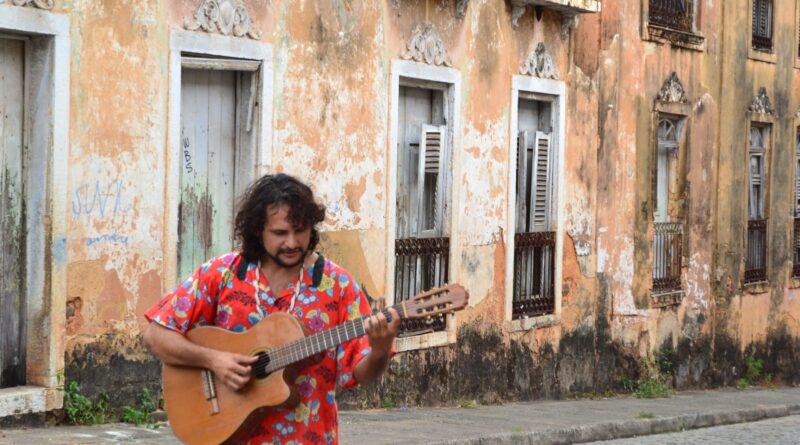 Mistura de ritmos dá o tom do show “Olha o Guará” de Totti Moreira