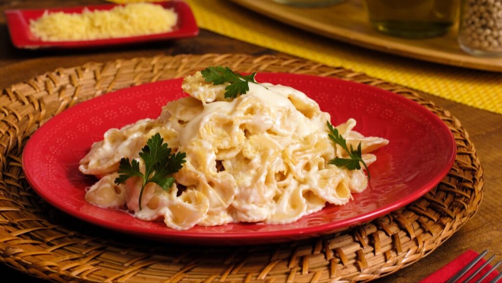 Macarrão ao Molho Branco Bechamel