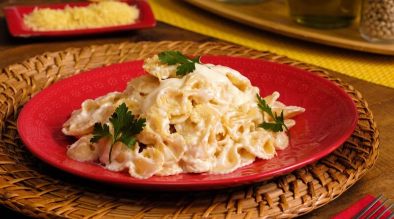Macarrão ao Molho Branco Bechamel