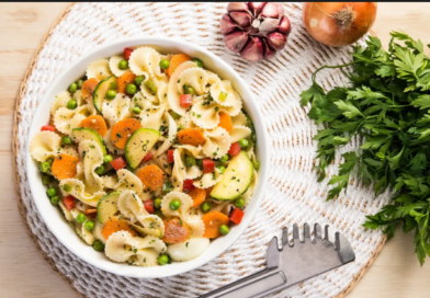 Macarrão com Legumes é opção colorida e prática para refeições do dia a dia