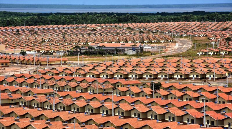 Prefeita Esmênia Miranda anuncia cronograma de assinatura de contratos do Residencial Mato Grosso I, II e III