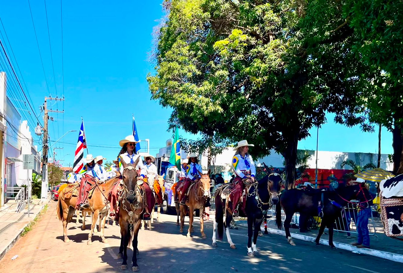 33ª Cavalgada abre oficialmente a programação da 56ª Expoimp