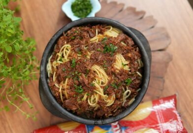 Barreado com macarrão leva o sabor da culinária paranaense para os dias frios