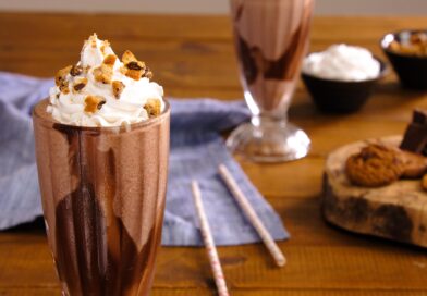 Dia do Milkshake – Versão com Cookies e calda de chocolate