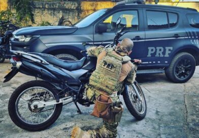 Moto adulterada é recuperada pela PRF na BR-402, em Rosário (MA)